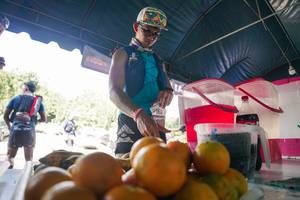 BIB: 
                            <button type="button" onclick="openModal(28159253)" class="btn btn-primary btn-sm float-right btn-popup" data-toggle="modal" data-target=".modal-high-quality">
                        <i class="fas fa-shopping-cart"></i> Add to Cart
                    </button>
                                            <button type="button" onclick="isThisMe(28159253, true)" class="btn btn-success btn-sm float-right btn-popup btn-isme hidden" data-toggle="tooltip" data-placement="bottom" title="นี่คือรูปของคุณใช่ไหม คลิกที่นี่เพื่อเอาเข้าอัลบั้ม">
                        <i class="fas fa-plus"></i> Add to album
                    </button>
                    <button type="button" onclick="isThisMe(28159253, false)" class="btn btn-warning btn-sm float-right btn-popup btn-isnotme hidden">
                        <i class="fas fa-ban"></i> Remove from album
                    </button>